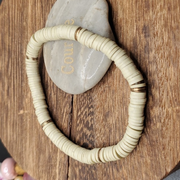 Gold accent B3128 heishi shell‎ bracelet - Picture 1 of 2